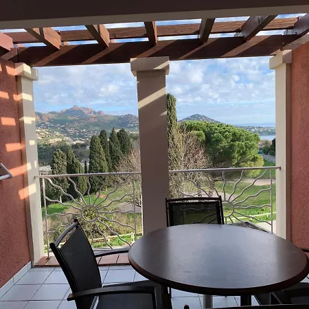Apartment 2 Pieces Avec Terrasse Et Piscine A Saint-raphael - Fr-1-504-612 Saint-Raphael (Var)