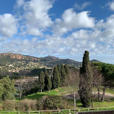 Appartement Cap Esterel 2 Pieces Avec Terrasse Et Parking - Fr-1-504-612